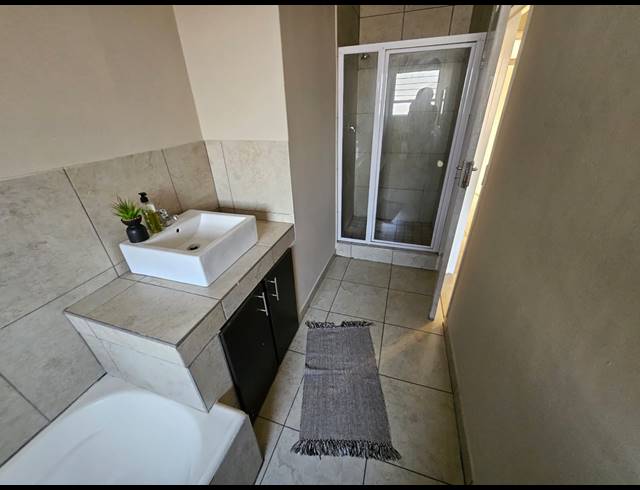 4 BEDROOM APARTMENT FOR SALE IN BRAMLEY